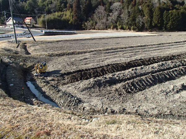 ユンボで排水改善